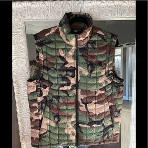 NWOT Mens NorthFace Camo Vest